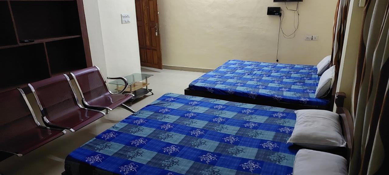 Guruvayur Adithya Bagian luar foto