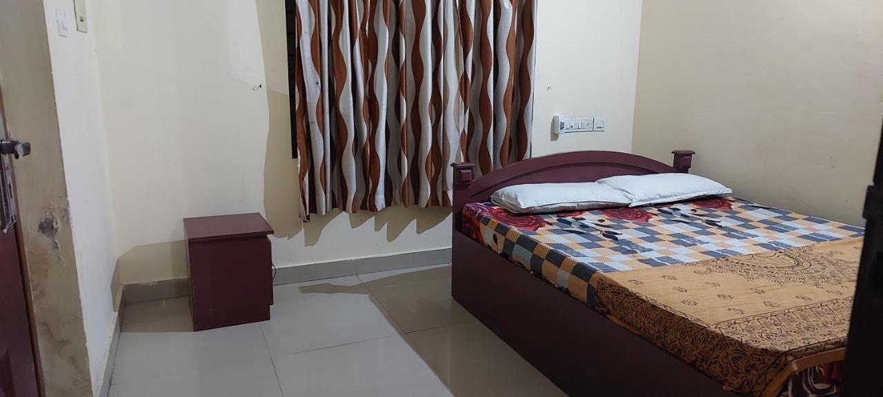 Guruvayur Adithya Bagian luar foto